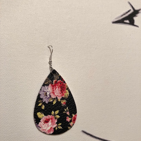 NWT Swanky Coconut Black Teardrop Earrings - Picture 3 of 5